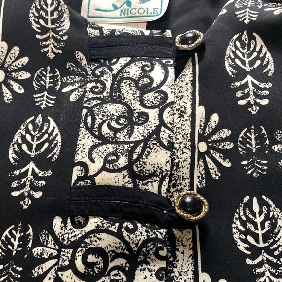 Asian inspired blouse size 32w - Picture 2 of 7